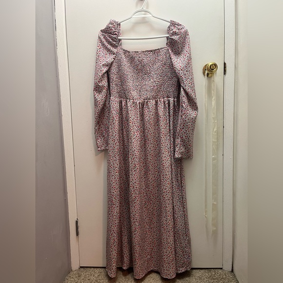 Streetwear Society Dresses & Skirts - Long sleeved flower patterned dress